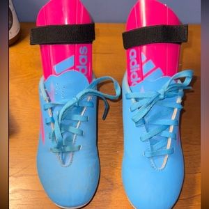 ⚽️ ADIDAS kids Soccer cleats & shin guards ⚽️